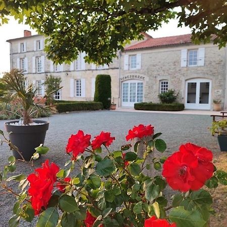 Hotel Logis Domaine du Prieuré Tonnay-Boutonne Exterior foto