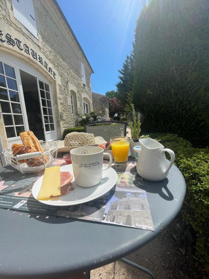 Hotel Logis Domaine du Prieuré Tonnay-Boutonne Exterior foto