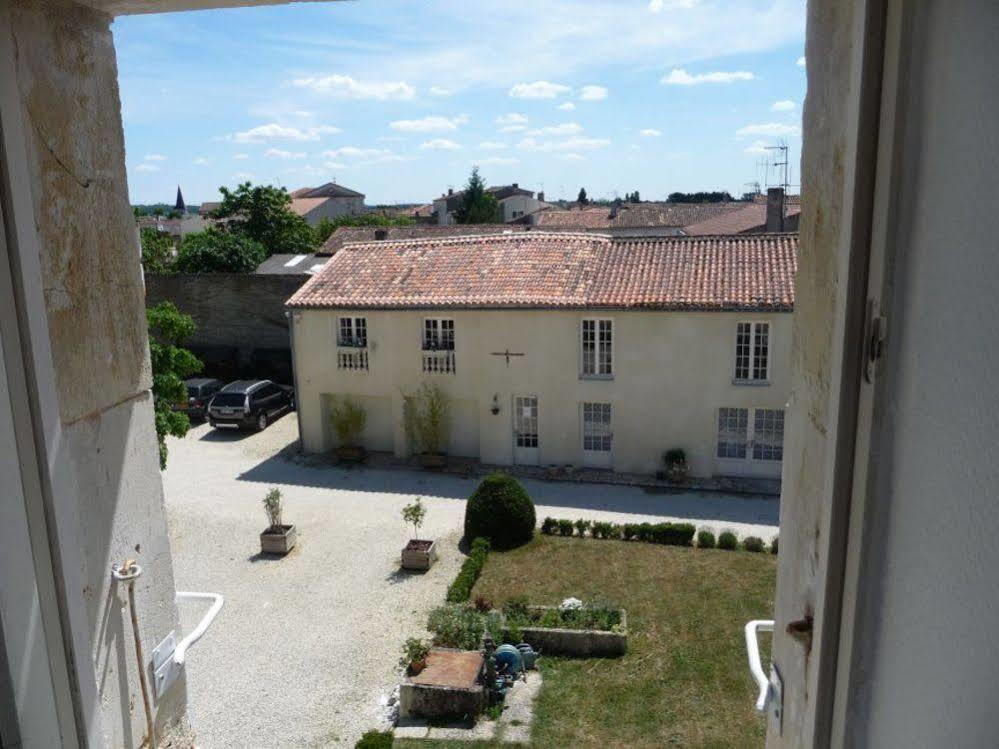 Hotel Logis Domaine du Prieuré Tonnay-Boutonne Exterior foto